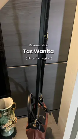 Kecil2 Pakai daily hangout jalan2 cocok bgt 🫶 #taswanita #tasmurahberkualitas #taskekinian #tascantik #slingbag 