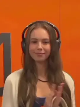 LILY IS IN MEXICO 🇲🇽😊 BUT I HOPE OSCAR CAN STILL WIN 🏆 🤞🏻🙏🏻 #f1 #lilyzneimer #f1wag #fyp #viral @Oscar Piastri 