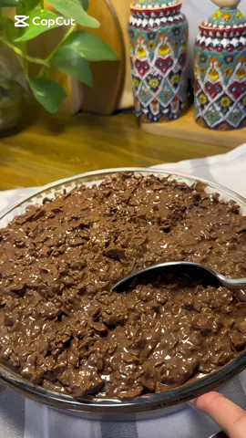 كرانشي كيك     🫰 2بيض  كوب سكر  كوب كهوه او كوب حليب سائل  ربع كوب زيت  فانيلا  كوبين طحين  كوب كاكو بودركاكاو بودره ظرف بيكنج باودر  فرن حامي من جوه درجة حرارة الفرن 200  شربت كيك حليب سائل نكهة الشوكولاته   استعملت  نوتيلا ‏كورنفلكس   #كرانشي #كرانشي_شوكلت #كرانشي_الهبه 