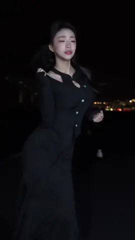 泡沫剧情：现实中哪有灰姑娘遇到王子的故事，那都是童话故事….. Bubble plot: There is no story of Cinderella meeting a prince in reality. It's all fairy tales...#泡沫 #邓紫棋 #抽象 #dance #安安 