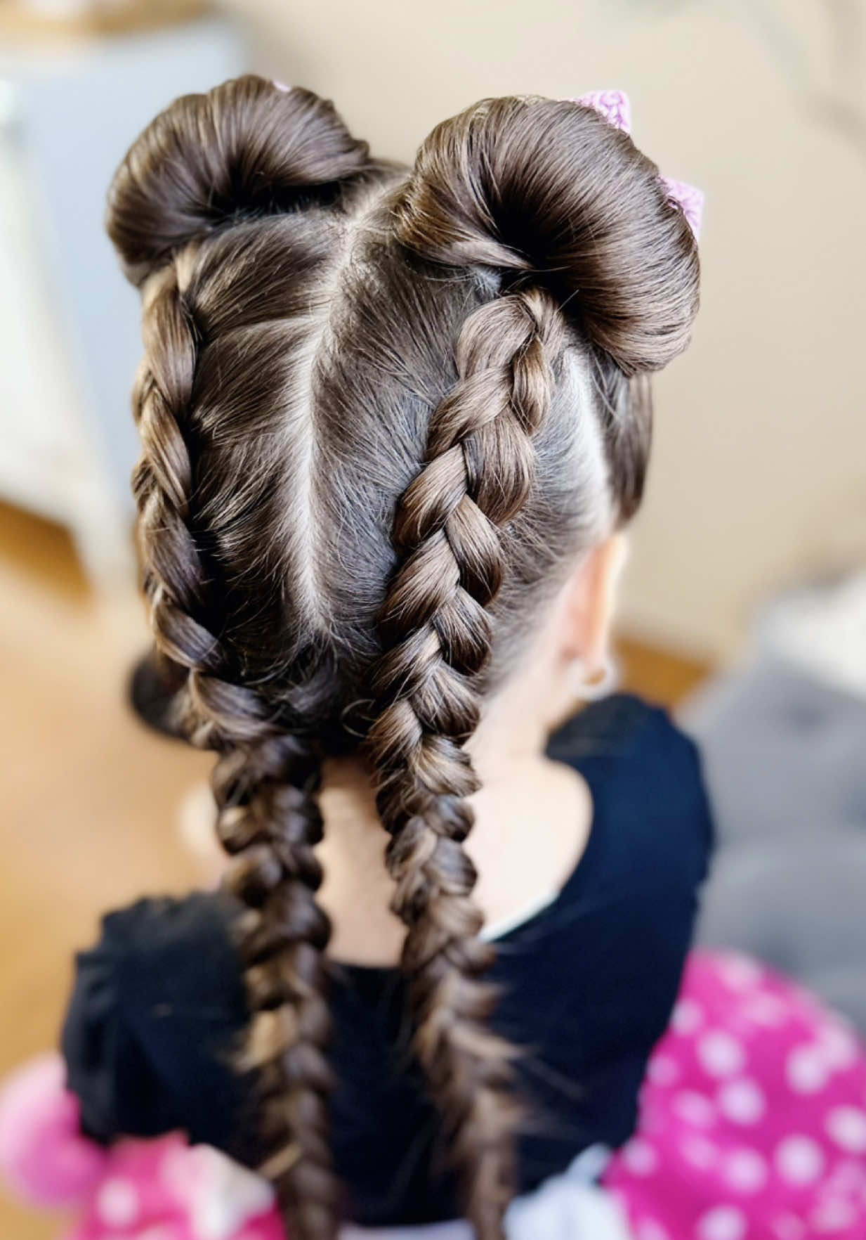 This is the CUTEST Minnie Mouse hairstyle🤩 Save the tutorial✔️❤️‍🔥#halloweenhair #minniemouse #hairideas #halloweenlook #hairtutorials 