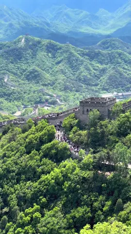 Great wall of China , atau Tembok besar china , Badaling, Berada di kota Beijing , serangkai benteng yang membentang lebih dari 21.000 kilometer di Tiongkok utara , di bangun lebih dari 1.500 tahun . #chinatrip #beijing #tembokbesarchina #tembokchina #badaling #greatwallofchina #pemandanganindah #jalanjalan #fyp #traveling #fyppppppp #pemandanganalam 