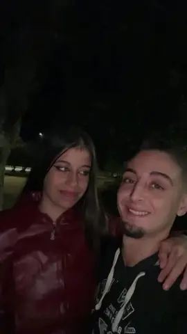 Nunca quis prender-te, porque o amor verdadeiro não precisa de correntes apenas de presença. E a tua presença… ah, ela é o meu abrigo nos dias cinzentos, o calor que acalma o meu caos. Mudaste a forma como vejo o mundo e, sem dares por isso, tornaste-te o meu pedaço de paz mais bonito. ❤️@Margarida ❤️‍🔥😌