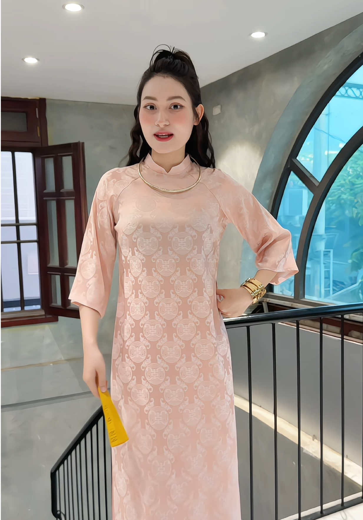 Mặc đẹp, mặc sang áo dài cách tân #aodaidep #aodaitruyenthong #aodaicachtan #aodaitet #aodaicuoi 