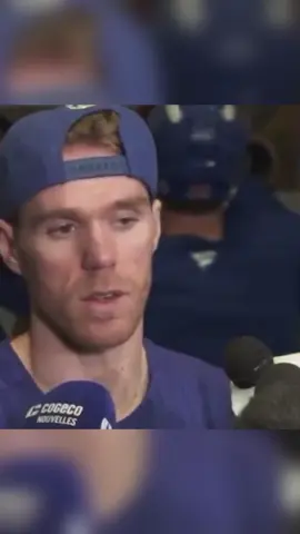 Freddy in the background with some butterfinger mitts. 🧈👋🏻