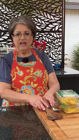 Easy Ravioli Casserole that you can put together in minutes / Summer winner ❤️ ============================ (350° 35 min covered + 5min uncovered) 1 Lb. 80/20 Ground Beef 2 10 oz. Packages store bought spinach and ricotta Ravioli from the refrigerator isle 3/4 tsp Oregano 3/4 tsp dried Thyme leaves 4 x-large Garlic Cloves ( finely minced) 1/3 Cup Orange bell Pepper (finely diced) 3/4 tsp Pepper (as needed) 3/4 tsp Salt (as needed) 1 -28 oz. Can Crushed Tomatoes (Marzano is my favorite) 1 C. Finely Chopped Onions 1 C. Beef Broth ( i used beef Better than Bouillon) Freshly Grated Mozzarella Cheese as needed Freshly grated Parmesan Cheese as needed Chopped fresh basil Sides: Cold Side Salad Garlic Bread ============================ #rachelrecipe #rachelcookswithlove #cooking