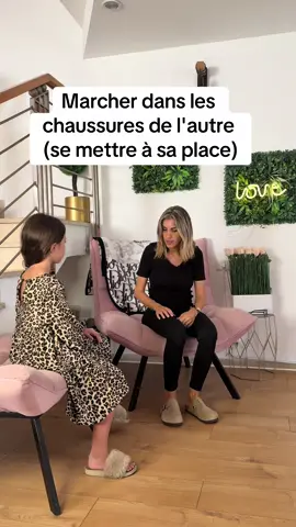 👟Tant qu’on n’a pas marché dans les chaussures de l’autre, on ne peut pas vraiment savoir ce qu’il ressent. On n’a pas connu son histoire, ses blessures, son chemin. L’essentiel, ce n’est pas de juger ou de comprendre parfaitement… C’est d’écouter, d’accueillir et d’aimer même quand on ne comprend pas tout. Dans cette vidéo, je vous rappelle avec douceur que chaque personne avance à son rythme, avec ses pas, ses émotions et son vécu. Parce qu’apprendre à se mettre à la place de l’autre, c’est d’abord apprendre à ouvrir son cœur. #Empathie #Bienveillance #Stellalapsy #pourtoi #stellalapsy 