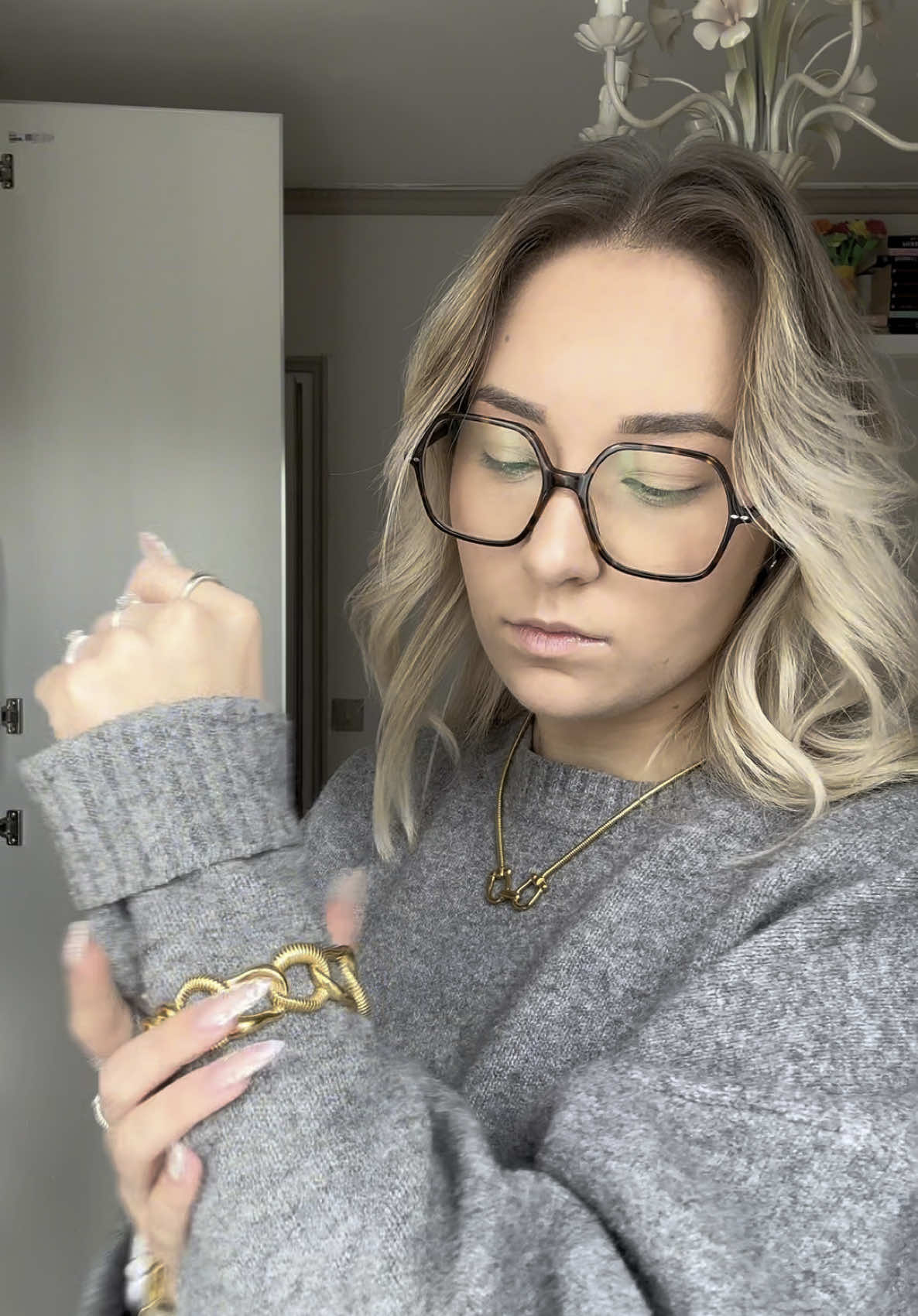 Découvrez les bijoux✨  @ellexist Profitez de - 60 % avec mon code promo Clara.60  Un bracelet manchette luxe link cuff  Un bracelet statdust elegance  et le collier chic clasp ✨ Vous pouvez les retrouver aussi sur le site Internet https://ellexist.com/  @Brand Manager| Selia 💎 