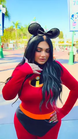 I decided to be Mrs. Incredible for Disney’s Oogie Boogie Bash this year, and I had a lot of fun!  #elastagirl #theincredibles #mrsincredible #oogieboogiebash2025 