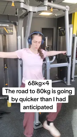 I love Pec deck and I would neeever eveer egolift on them #pecs #hypertrophy #sbl #gym #pecfly 