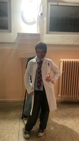 Shitty gnarly with house @Billy (im wilson) clock strikes twelve kidnight arrives #fyp #cosplay #housemd #drhouse #gnarly 
