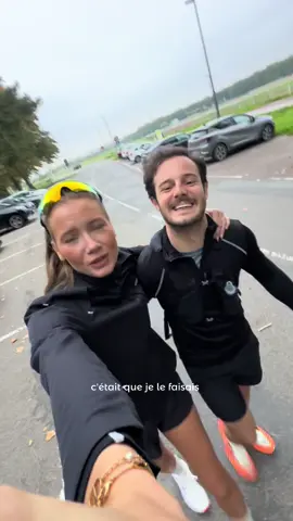 On va le faire. Ensemble ! 🏃🏼‍♀️🚀🔥 J’ai fait la surprise à un ami de l’inscrire au 20km de Marseille-Cassis. Son tout premier dossard. Un défi de taille 👀😱 Alors depuis plusieurs semaine on s’entraîne, on doute et surtout on progresse 🤝🏼 Parce que les plus beaux défis sont ceux qu’on partage ❤️‍🔥Merci @hyundaiffance pour nos dossards #runtoprogress #sportstiktok #marseillecassis 