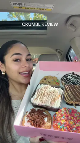 the moment people have been asking for! @Crumbl review of the weekkk 🍪🩷 sorry for the wait and missed weeks #fyp #crumbl #review #food 