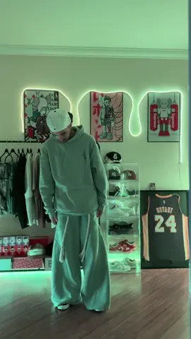 Baggy sweatpants 🔥👌🏽#fyppppppppppppppppppppppp #OOTD #streetwear #fyp #outfit 