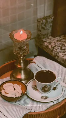 فاسْتثار الطّيف قلبًا مُثقلًا..🍂🤎 أنغرمت بالتفاصيل والفلتر القديم..🥺🤎👌🏻 . . . #مساء_الخير🌹 #موشحات_اندلسية #your_coffee #سلب_النوم_خيال_مرّ_بي #ترند 