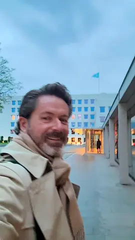 I love working on board my ship, but I also love working “on board” on the “Mothership”, the @maersk_official HQ in Copenhagen. There I can use and contribute with my knowledge from the sea and my seafarer colleagues, and it is also exciting to see and learn how our business works from the shore side. . #maersk #work #seafarersarekeyworkers #captainthomas #alwaysonboard