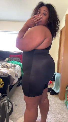 I need one for everyday. This is insane! @FeelinGirl LLC snatching in that tummy honey! #shapewearreview #shapewear #realbodyreview #body #snatchedwaist 