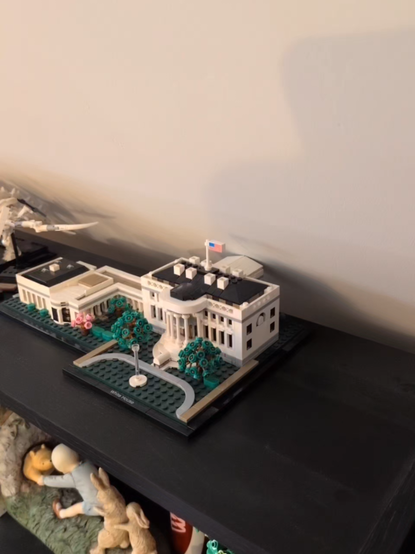 it's accurate now I guess #lego #whitehouse 