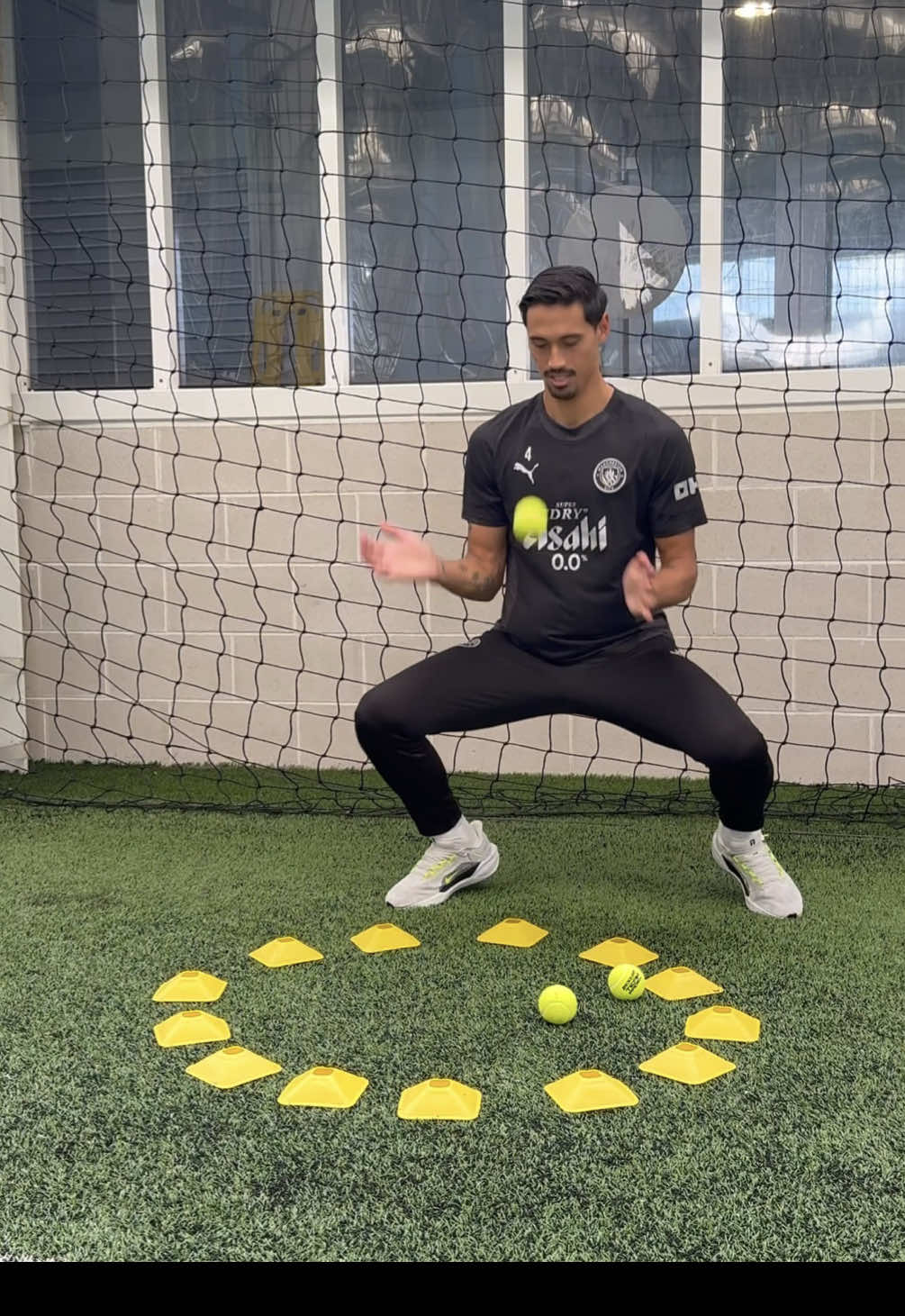 One touch circle challenge with @Tijjani Reijnders ⭕️