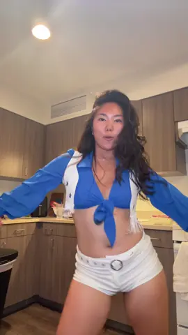 Thunderstruck is too hard so rock your body will do! 🤸‍♀️ #dcc #dallascowboys #dallascowboyscheerleaders #dance #dallas 