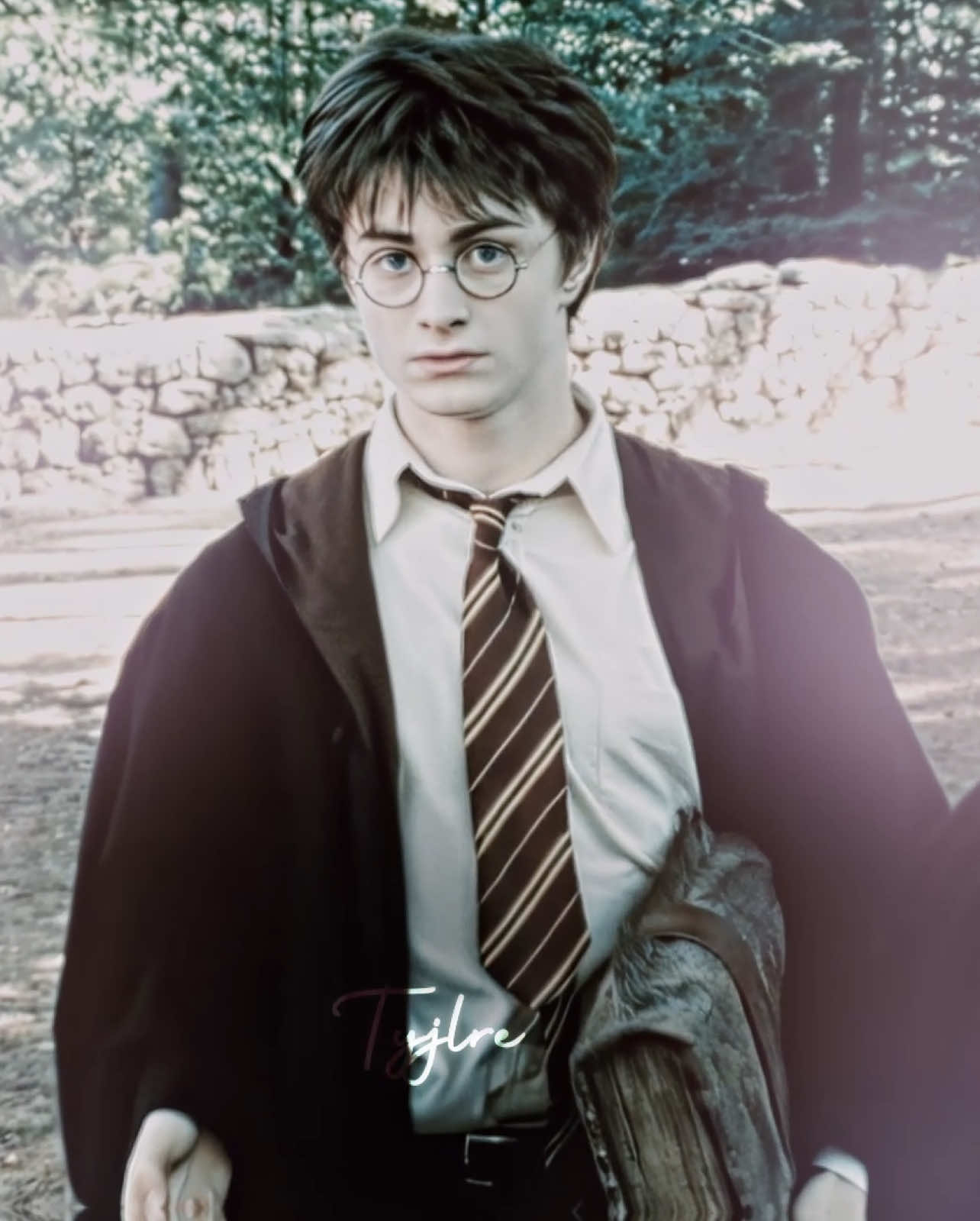 I never edited Harry before | idk why the clips r so shaky 😔 | cc/ac: joshpsfilms | sdt: @holly 👻 @darcey 👻 @lena 👻 @anna👻 @neli👻    #harrypotter #harrypotteredit #danielradcliff #danielradcliffeedit #fyp 