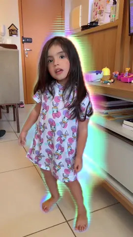 Luma dançando muito.  Ela Ama essa música  #kpop  #ff #dance #music #golden 