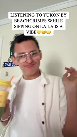 I LOVEEE THIS REMIX!! Thanks Tia and Ryan!! @Tia Tia💋 @Beachcrimes #pop #beachcrimestiatia #beachcrimes #tiatia #fyp 