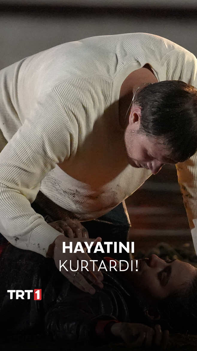 Oruç, Eleni’nin hayatını kurtardı! #TaşacakBuDeniz yeni bölümüyle @TRT 1’de devam ediyor.  #Neİzlesem #TürkDizileri #TurkishSeries #BurakYörük