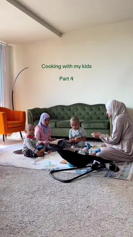 Cooking with my kids ❤️❤️❤️❤️ #cookingwithkids #kidsinthekitchen #momlife #quranrecitation #happykids 