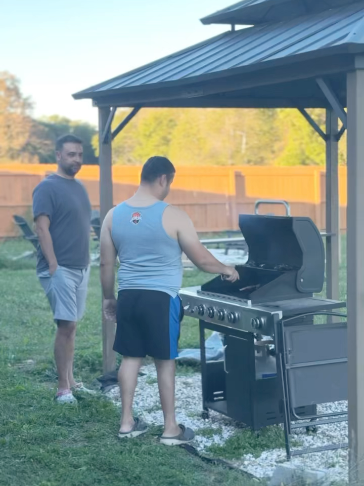 #ad Cozy fall days call for good food, great flavor, and easy hosting 📷 This season’s #FallFoodsBB2025 BabbleBoxx brought everything I needed to enjoy the ultimate fall feast! @uglies_snacks – Upcycled sweet potato chips made from perfectly imperfect potatoes! The Hot Honey and Spicy BBQ flavors are seriously addicting — snack smarter while helping reduce food waste @bigtreefarmsbali – Their Naughty Bali BBQ Sauce adds that bold, sweet-and-spicy kick to any meal (especially grilled wings and veggies). Clean ingredients, big flavor, and made with love from Bali @solocupcompany – Game day or fall gatherings, SOLO makes hosting simple with their colorful, strong, and mess-proof plates and cups! Fall food just got an upgrade — snack, sip, and serve with flavor and ease this season  #FallFoodsBB2025 #upcycle #BaliDelicious #NaughtyBaliBBQ #GameDayWithSolo #SOLOBoldHold