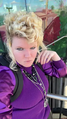 inoculating myself to the influencer lifestyle at my town’s train station it sucks bad