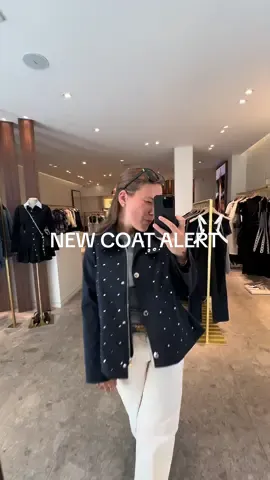 New favourite coat alert 🫠🫠🫠 Obsessed with this stunning coat from @MAJE  It has a double vest on the inside that is removable 🙌🏼🙌🏼🙌🏼 #OOTD #outfitinspo #WhatToBuy #coats #fallfashion 