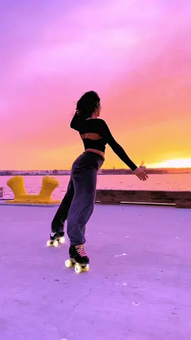 Falling inlove again and again with skating 🫶🏼💕#rollerskating #skates 
