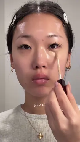 grwm  @Hourglass Cosmetics concealer @Patrick Ta Beauty duo blush  @laneige_us blurring powder @Wonderskin Beauty lip stain  @Benefit Cosmetics brow pencil  @chantecaille highlighter  @Westman-Atelier lip liner  @Entropy US lip gloss  @maccosmetics dazzleshadow eye shadow stick @TIRTIR Inc. setting spray  @maisonmargielafragrances replica sailing day