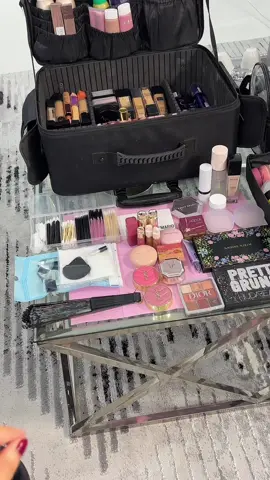 مرره تهمني هذي التفاصيل حتى تكون الزبونه مرتاحه من نظافة الأدوات #فلوقات_تيك_توك #ميكب_ارتست_الخرج #ميكب_عرايس #ميكب_ارتست 