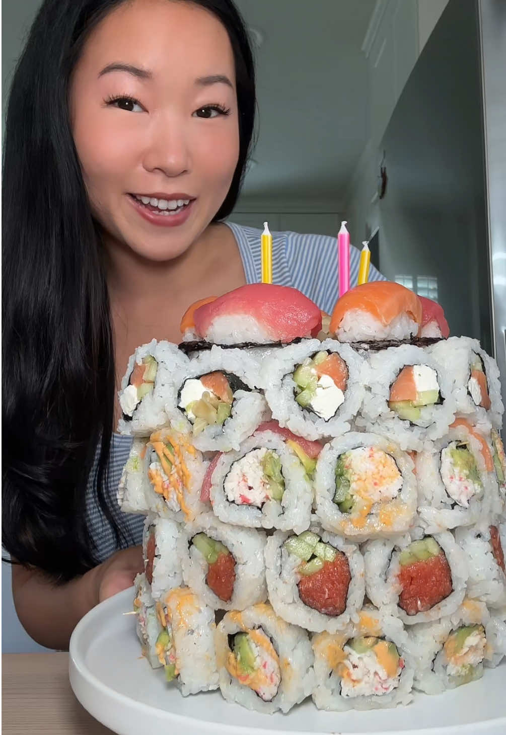 how to make a sushi birthday cake! the perfect bday gift idea for your foodie friend 🥰🤤 #sushi #sushicake #birthdaycakes #birthdayideas 