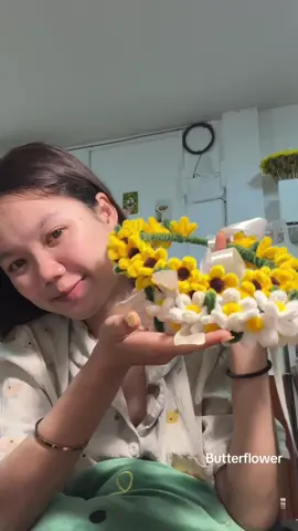 มงกุฎมาแล้วววว🌻🌼#ช่อดอกไม้วันวาเลนไทน์ #ช่อดอกไม้ประดิษฐ์ #ช่อดอกไม้กํามะหยี่ #ช่อดอกไม้รับปริญญา #มงกุฎลวดกํามะหยี่ 