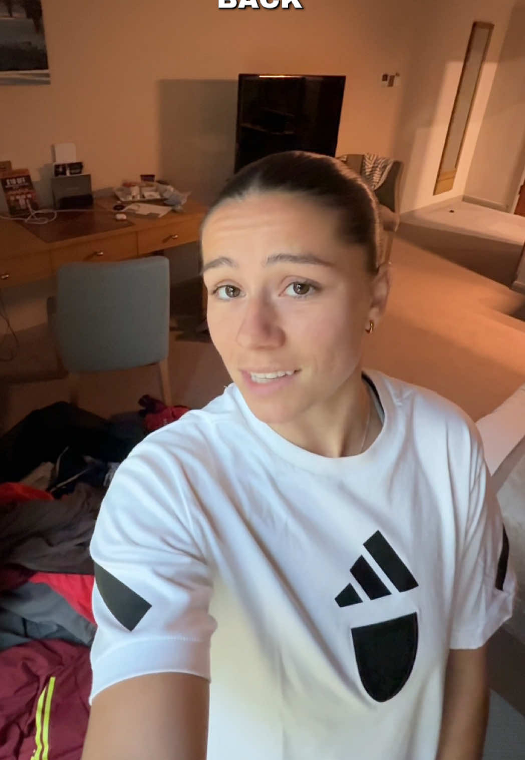 Unpack my camp case 🫶🏻🏠 #woso #womenssoccer #WomensFootball #footballtiktok #ffionmorganvlog 