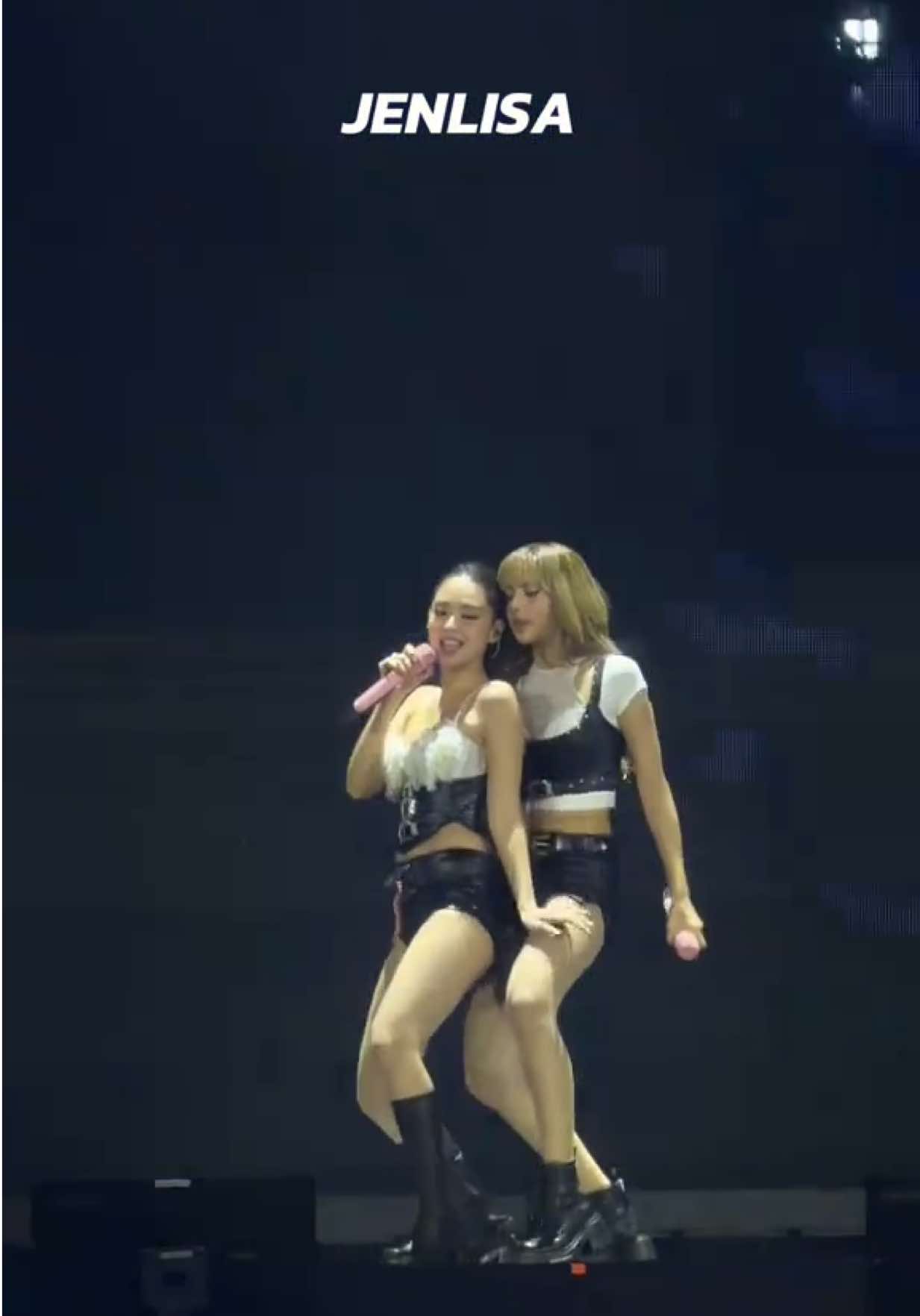 My Fav🖤💗#DEADLINE_IN_BANGKOK  #lisa #jennie #jenlisa #deadlineinbangkok 