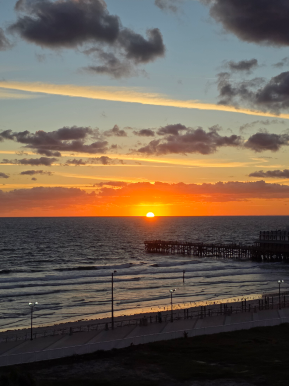 Daytona 2025  #koopanurse  #daytonabeach  #sunrise  #photography  #quotes 