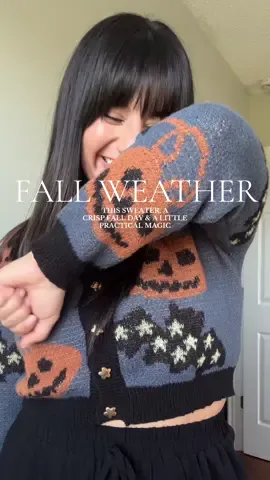 Living in a state where you actually get fall weather has been my favorite thing about moving 🍂🍁 #fall #halloween #sweater #cozy 