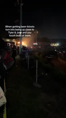 Thanks to my gf once again for this moment tg #twentyonepilots #sandiego 