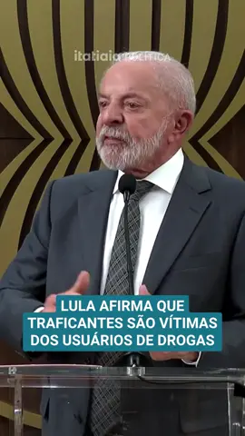 POLÍTICA | O presidente Lula, durante coletiva de imprensa nesta sexta-feira (24/10), na Indonésia, comenta a relação entre o traficante de drogas e os usuários. Lula afirma que os usuários são responsáveis pelos traficantes enquanto os traficantes são vítimas dos usuários. ▶️ Dê o play e confira. 📲 Leia mais em itatiaia.com.br 📹 Repprodução  #lula #traficantes  #vítimas #usuários