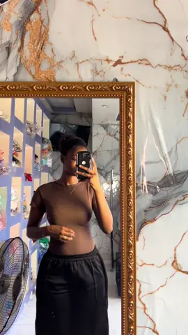 À 2500#outfitideas#hautbasics#senegalaise_tik_tok 