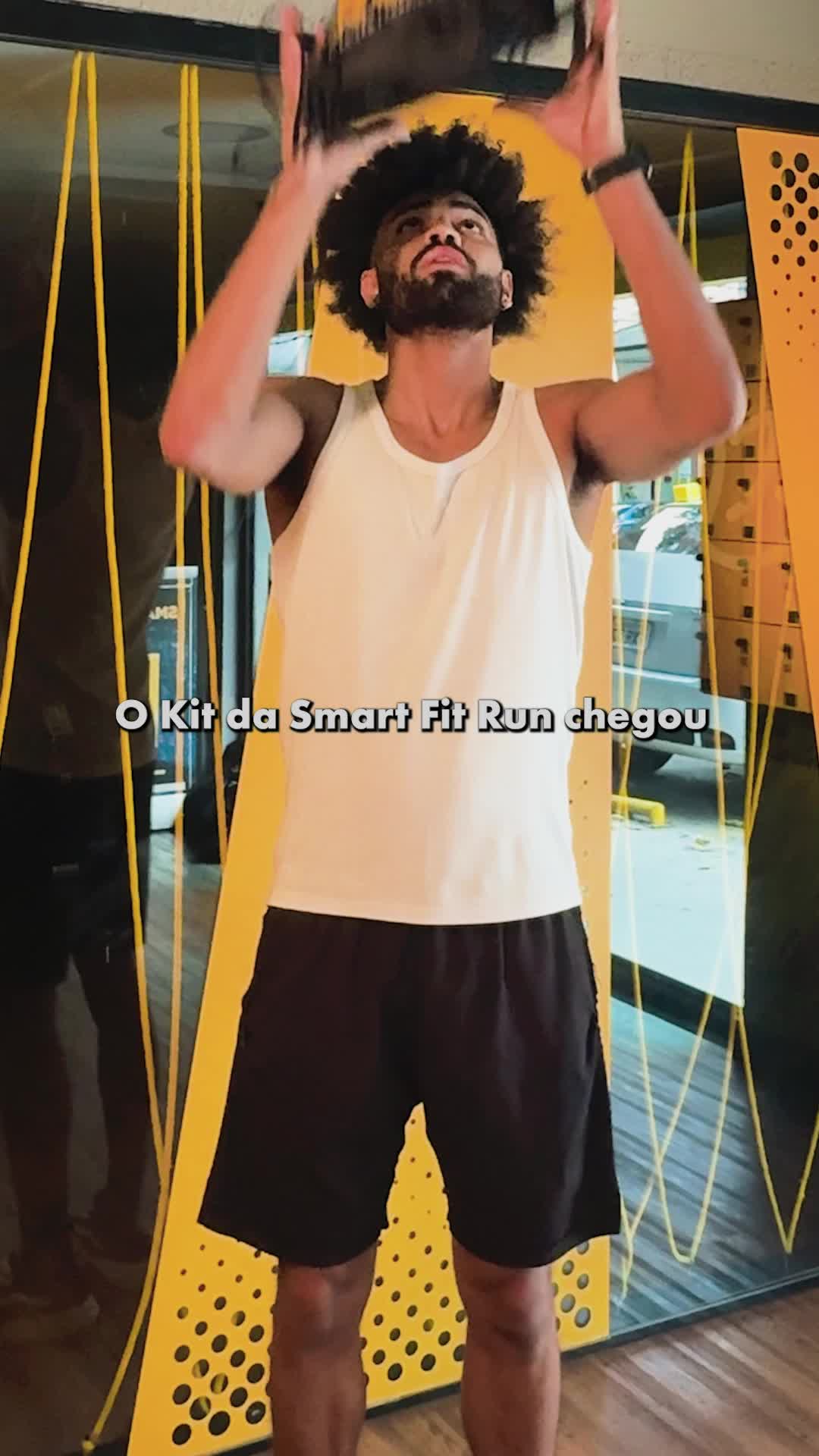 Apresentamos para vocês o Kit Smart Fit Run — 2ª Edição! Ele vem completo: camiseta, manga longa, viseira e gym sack, tudo pensado para o seu conforto e desempenho. E, claro, a medalha linda que te espera na linha de chegada! 🏅 Retire seu kit na Running Land - Ibirapuera (São Paulo), nos dias 24 e 25 de Outubro. #QueméSmartSabe #SmartFitRun2025 #Running #training #wellness