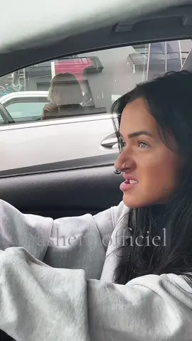 Qu’est ce qu’elle se dit à votre avis ?😂 #prankvideo #cars #funnyvideos😂 #viralvideos #foryoupagе 