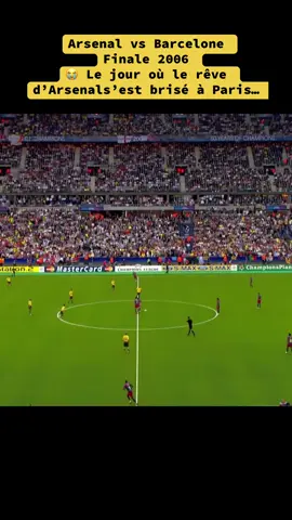 ⚽🔥 Finale de la Ligue des Champions 2006 — Paris, Stade de France. Un match légendaire entre Arsenal et le FC Barcelone 😮‍💨 Les Gunners ouvrent le score grâce à Sol Campbell malgré l’expulsion de Lehmann à la 18e minute 😳🟥 Mais le Barça ne lâche rien 💪 En fin de match, Samuel Eto’o égalise à la 76e avant que Juliano Belletti ne délivre les Catalans à la 80e 😱 Victoire 2-1 pour le Barça 🏆💙❤️ Le rêve brisé pour Henry et les siens… la gloire pour Ronaldinho et Rijkaard 🌟 #fyp #football #arsenal #barcelona #pourtoi 