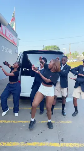 Amananana🫦🤡plz tag them❤️dc:@MjSikabopha #fypviral #gqomtotheworld #gqom #dubaichallenge #luthando_lulu @Bello_B 