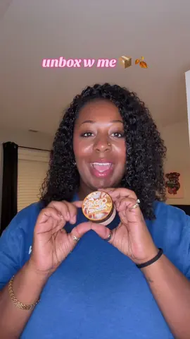 this trulyyyyy smells soo good!!!  -sock it to me crème de la creme nourishing cream lotion #canvasbeauty #canvasbeautybrand #cremedelacreme #fallscents #cltinfluencer 