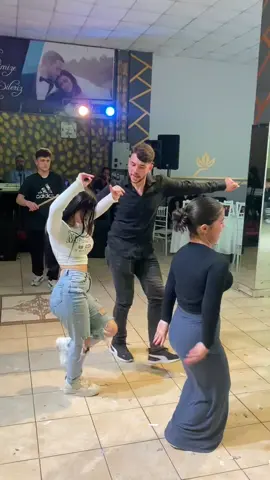 Bedavaalaar sizi @Berkay.Kozak #fyp #keşfetteyizzz #romanhavası #şenolevgi 